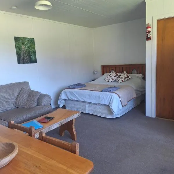 Rustic Woolshed, hotel di Owen River