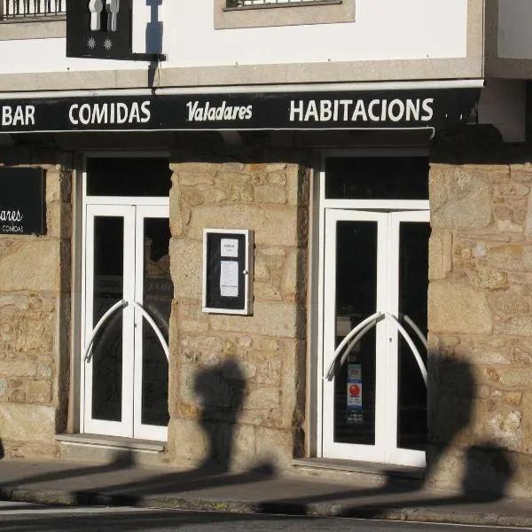 Hostal Valadares, hotel in Noya