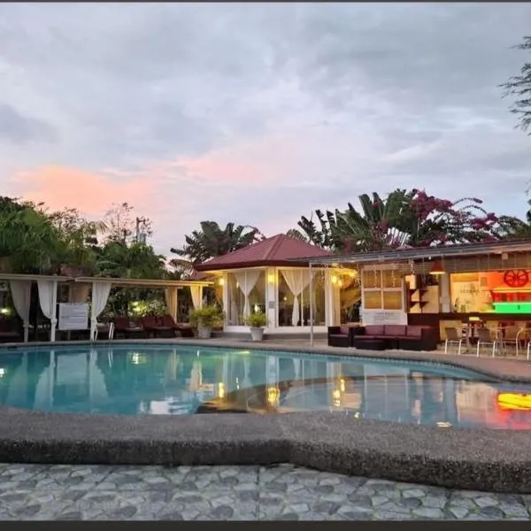 Garden Village Resort, hotel in Moalboal