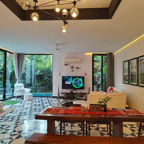 Casa Mahua, Anjuna Vagator near Beach, with Pvt pool & Garden, Hotel in Vagator