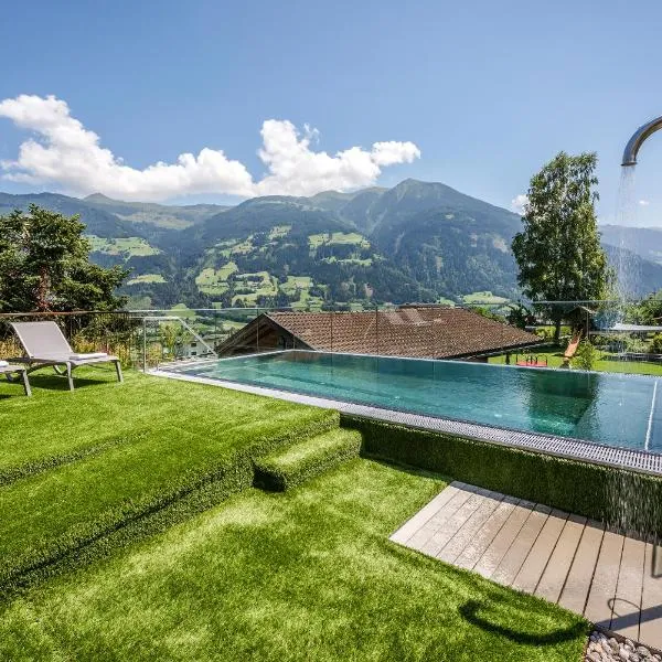 Gartenhotel Crystal, hotel v mestu Fügen