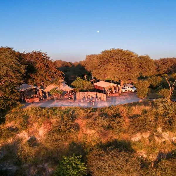 Camp Naledi - Exclusive Safari Tented Lodge with River View I Full Board I Natural Plunge Pools I Free WiFi, hotel v destinácii Botie
