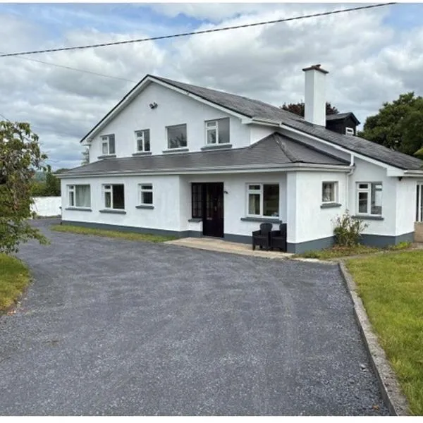House Six Bed 4km from Limerick City Centre, готель у місті Лімерик