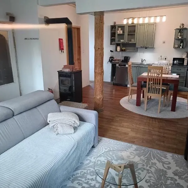 House with spacious garden and a simple sauna, hótel í Põltsamaa