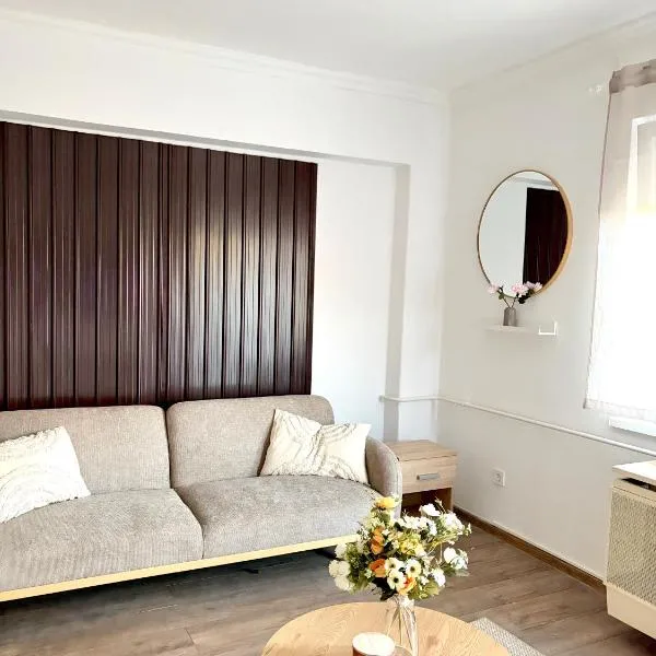 Kossuth Deluxe Apartman, hotel u gradu Solnok