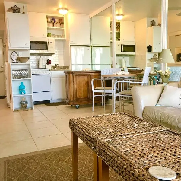 Ocean Breeze - Ocean Front at Symphony Beach Club! – hotel w mieście Ormond Beach