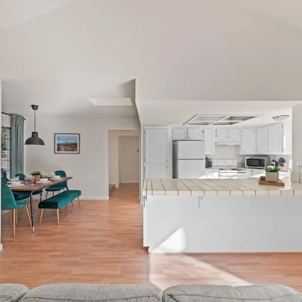 Charming 4BR Reno Home · Spring Events & Patio – hotel w mieście Reno
