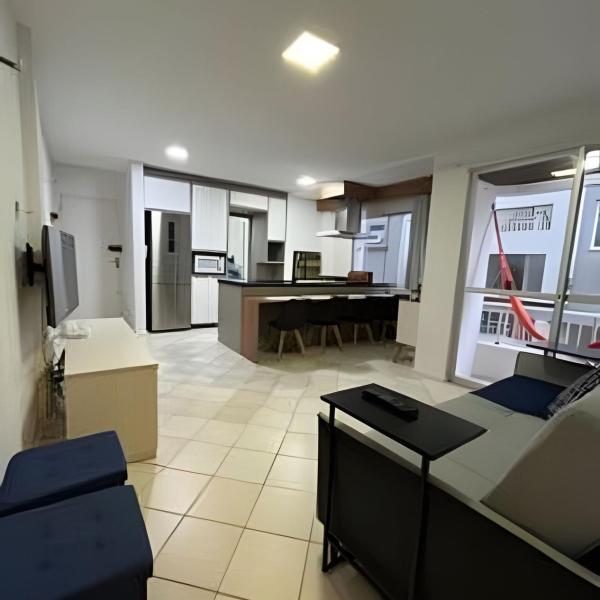 Apartamento 700m da praia, com kit praia, estacionamento e ar condicionado