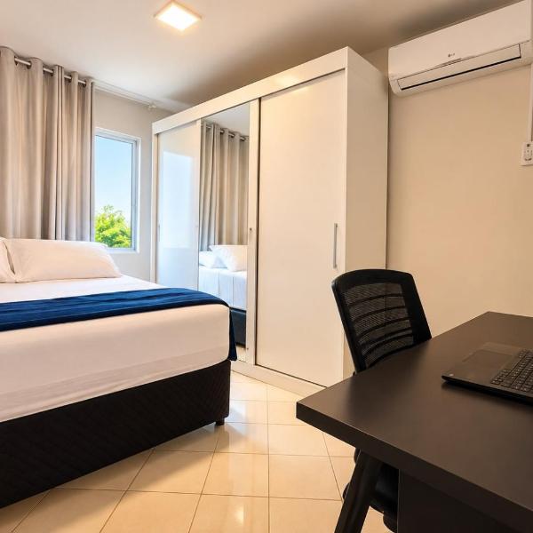 Apartamento 700m da praia, com kit praia, estacionamento e ar condicionado - Foto 2