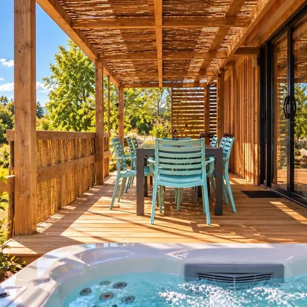 Les Lodges d'Emeraude, hotel di Maisod