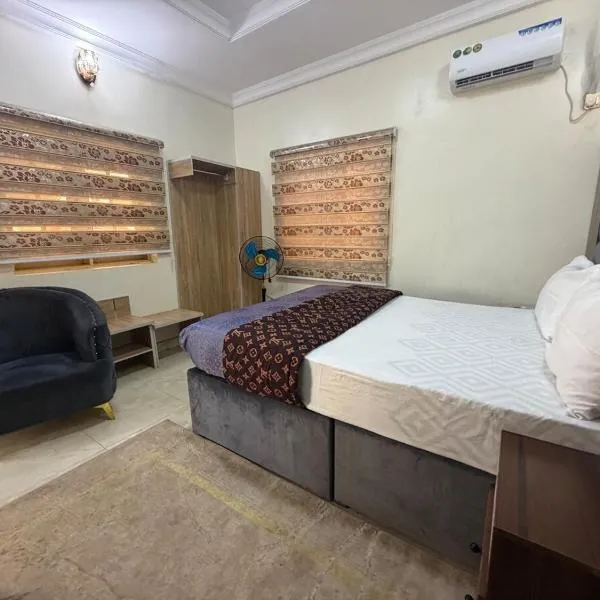 Max Crest- Refined 1 bedroom in GRA Quarters โรงแรมในSagamu