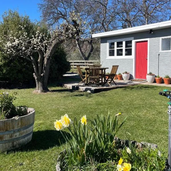 'The Crib' on Legacy Vineyard, Hotel in Alexandra