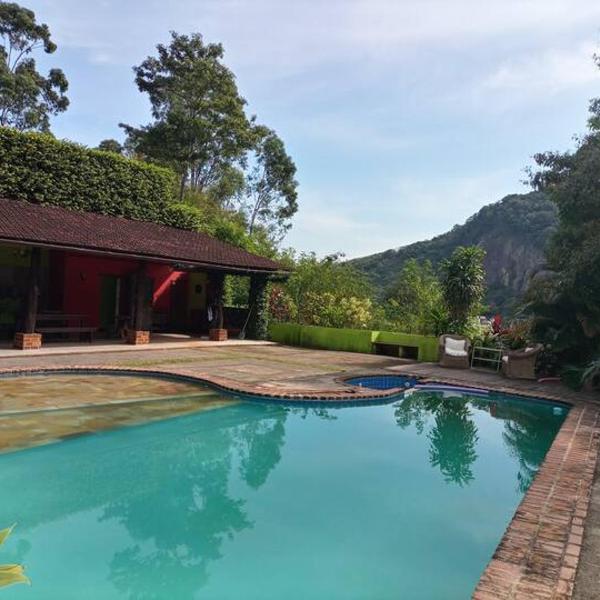 Rustic 4 Bedroom House with Pool in a Private Residential Area - Foto 4