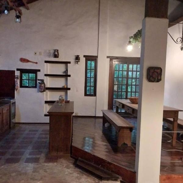 Rustic 4 Bedroom House with Pool in a Private Residential Area - Foto 5