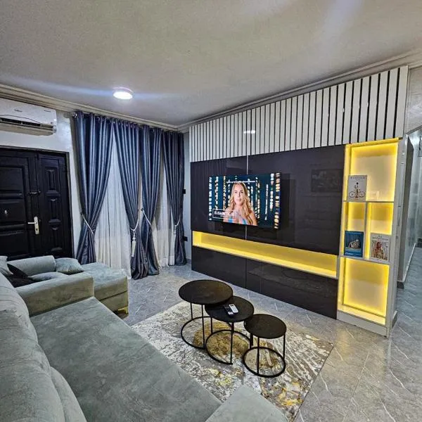 Max Alvera Stylish 2 Bedroom Apartment Shagamu โรงแรมในSagamu