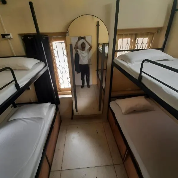 ROAMERS INN Backpackers Hostel โรงแรมในโกลกาตา