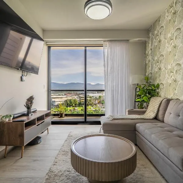 Modern Apartment located in Trendy San Jose Condo, hotel a San José