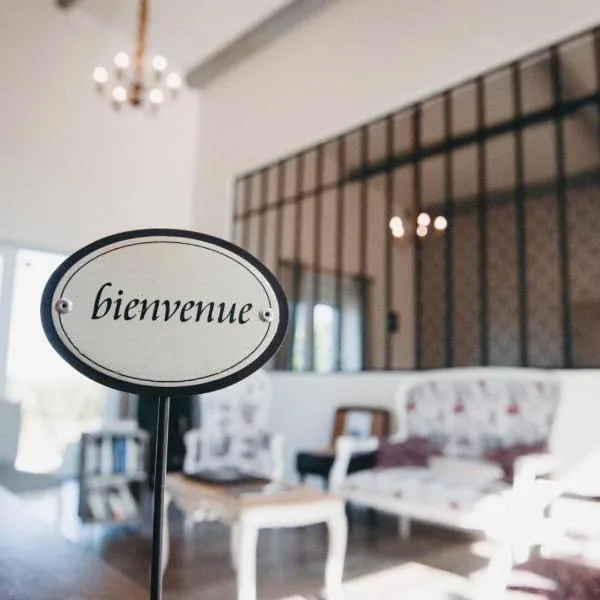 Chambres D'hôtes Au Charme D'Antan, hotel u gradu 'Féron'