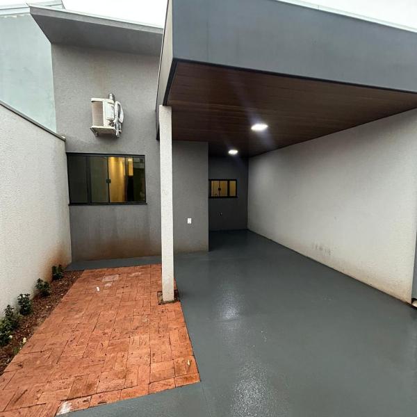 Casa com garagem, 5 min do centro - Foto 2