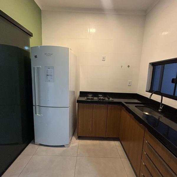 Casa com garagem, 5 min do centro - Foto 5