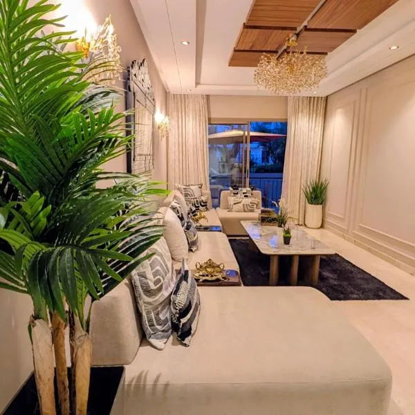 pool & fitness infinity Home, hotel u gradu Rabat