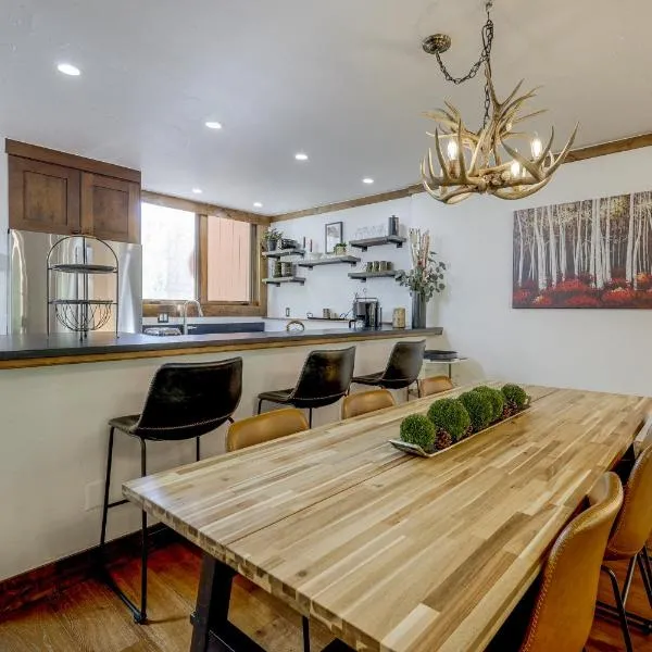 Newly Renovated Vail Home - Walk to Booth Falls Tr, khách sạn ở Vail