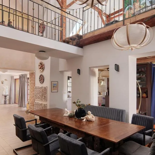 Jevany Four Bedroom Luxury Villa by the Lake with Infrasauna and Grill, хотел в Jevany