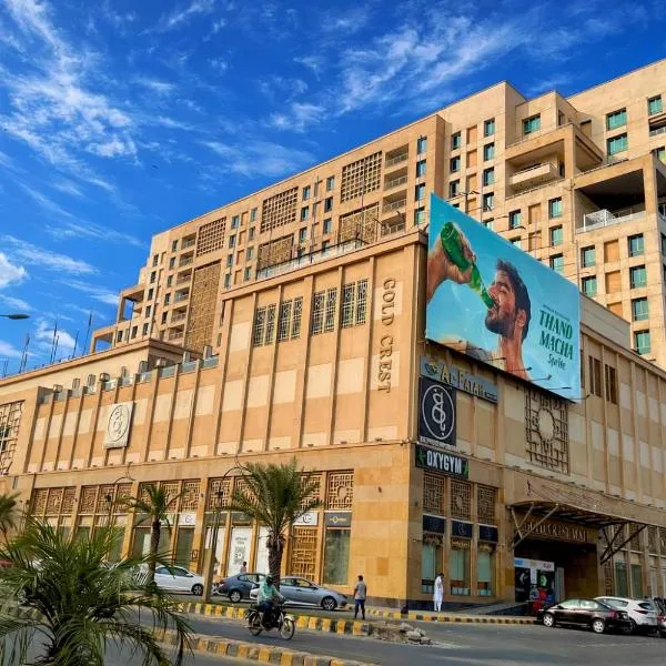 GOLD CREST RESIDENCY - Signature Designer Apartments With City Views DHA LAHORE PHASE 4, готель у Лахорі