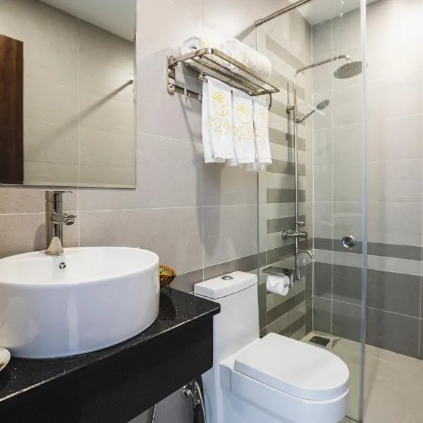 City Center Rosa Hotel, хотел в Фу Куок