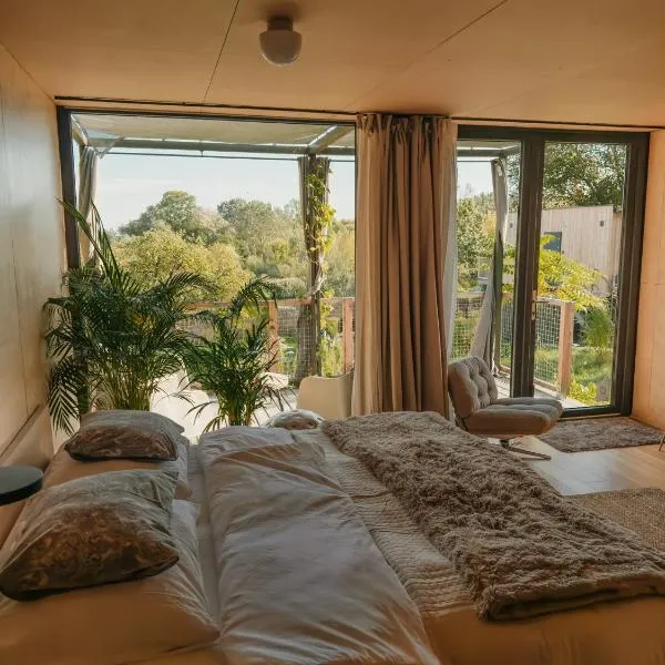 Domy w ogrodzie - Riverfront cabins, hotell i Poznań