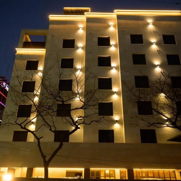 Mokpo H-Avenue Hotel Peace Square, hotel v destinácii Mokpo