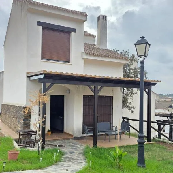 Villa Sierra de la Plata, hotell i El Ronquillo