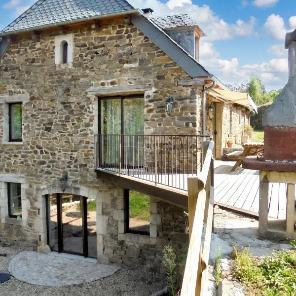 Maison spacieuse à Castelnau-de-Mandailles avec cheminée 250 m², hotel v mestu Castelnau-de-Mandailles