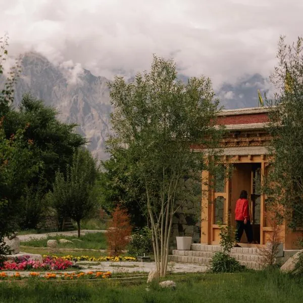 Lchang Nang Retreat-THE HOUSE OF TREES-Nubra Valley, ξενοδοχείο σε Nubra