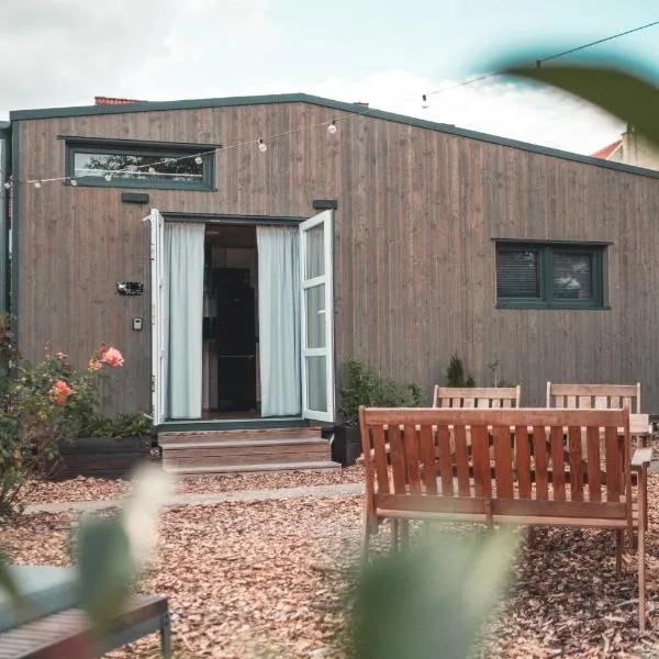 KE-Tiny- Siedlung mit Sauna Haus Paulchen, хотел в Oerlenbach