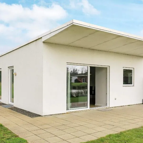 6 person holiday home in Ringkøbing, hotel en Ringkøbing