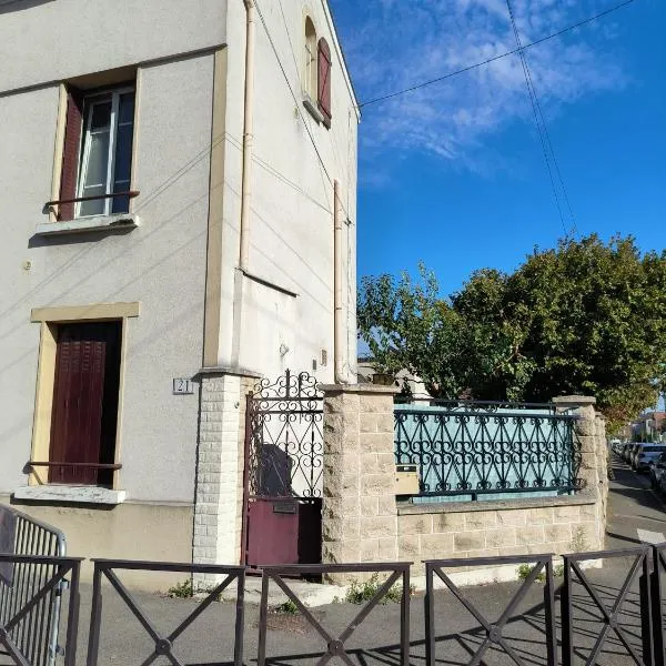 CHALET 15 minutes de PARIS, hotel en Deuil-la-Barre