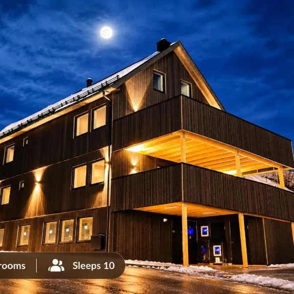 Viesnīca Mountain panorama penthouse, central Svolvær, Lofoten pilsētā Svolvēra