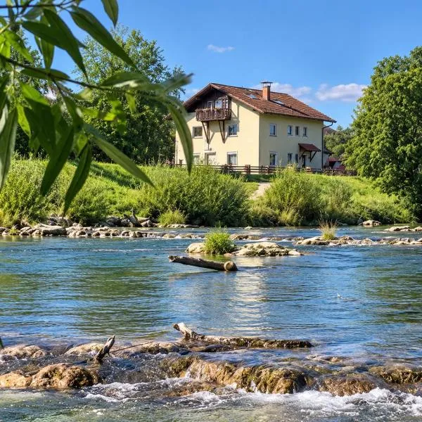 Fewo Mangfalltal - Wohnen direkt am Fluss nahe München, hotel a Bruckmühl