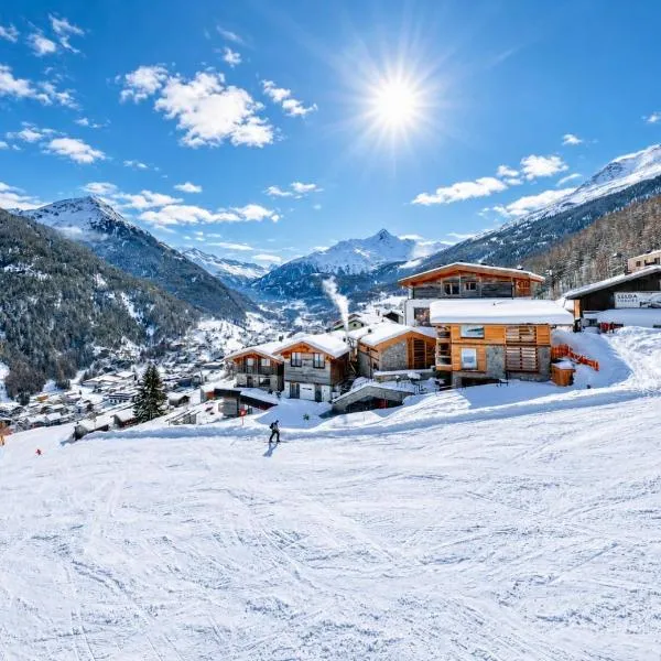 The Peak Sölden - Chalets mit Outdoor-Pool, hotel di Sölden
