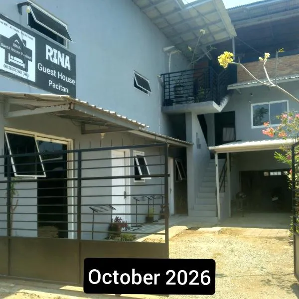 RINA Guest House Pacitan, hotel sa Tamperan