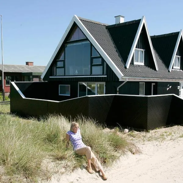 4 star holiday home in Blokhus, hotel v destinaci Blokhus