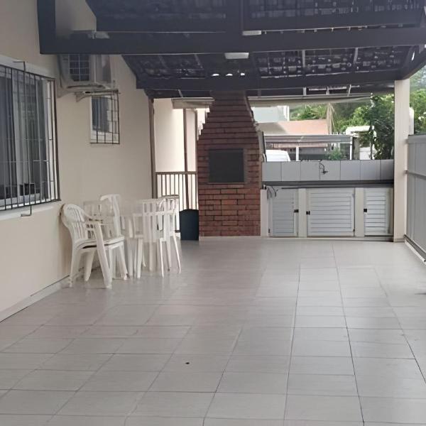 Casa Bombas - Bombinhas com garagem coberta