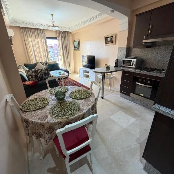 Luxury apartment 3 in the heart of Gueliz, Wifi, Pool, hotel din Marrakech