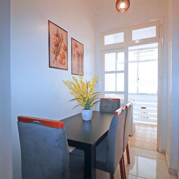 Sala e quarto espaçoso e confortável no Posto 5 - Foto 4