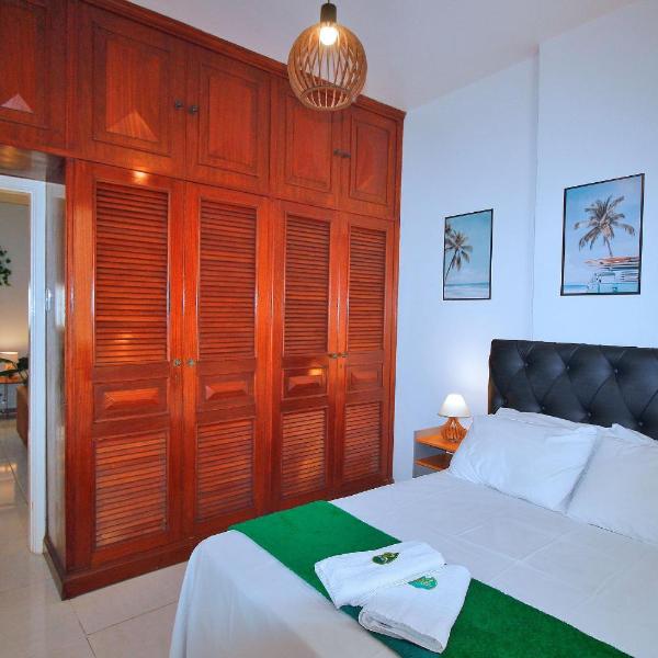 Sala e quarto espaçoso e confortável no Posto 5 - Foto 2
