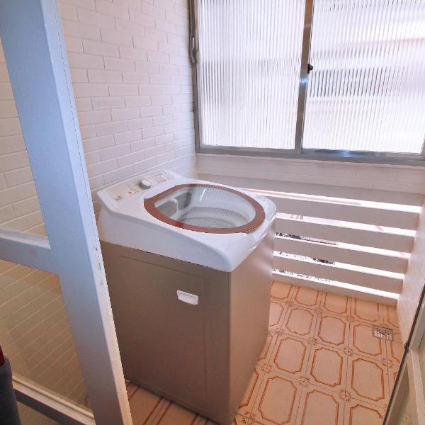 Sala e quarto espaçoso e confortável no Posto 5 - Foto 3
