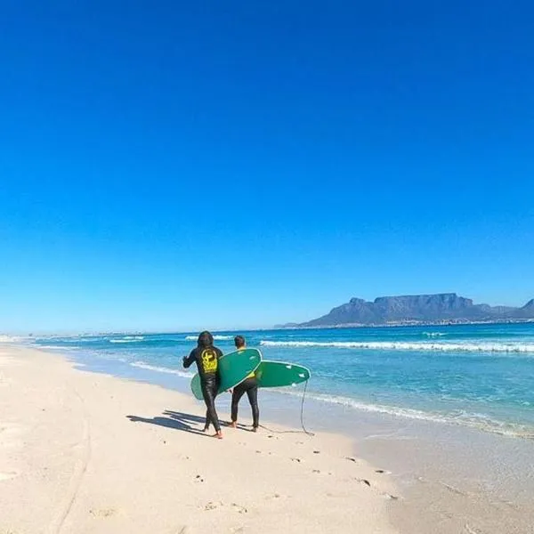 Unwind at Coral Bright 2BR Beach Apartment, Hotel in Bloubergstrand