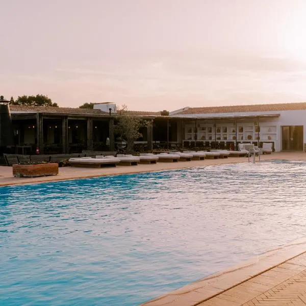 Craveiral Farmhouse by Belong Staying & Feeling, hotel a São Teotónio