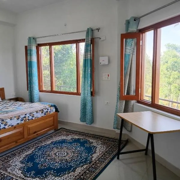 Pahadi aangan, hotel di Almora